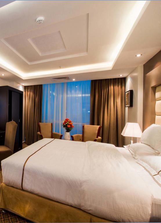 Al Yamama Palace Hotel Suites Riade Quarto foto