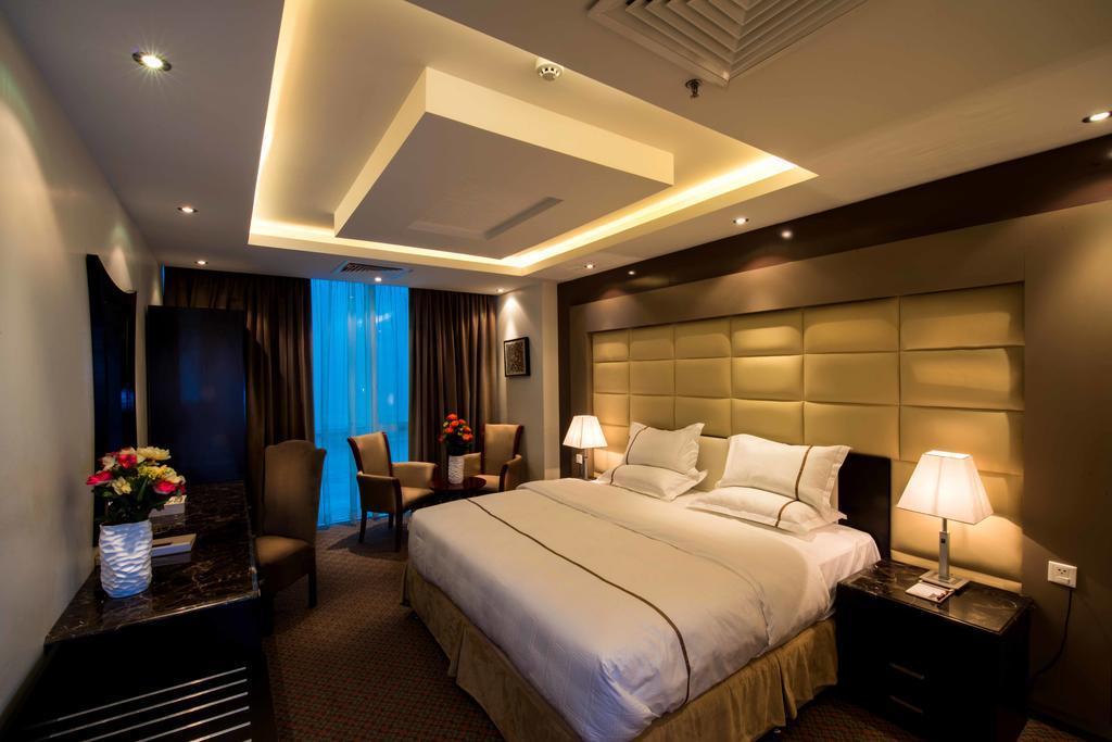 Al Yamama Palace Hotel Suites Riade Quarto foto