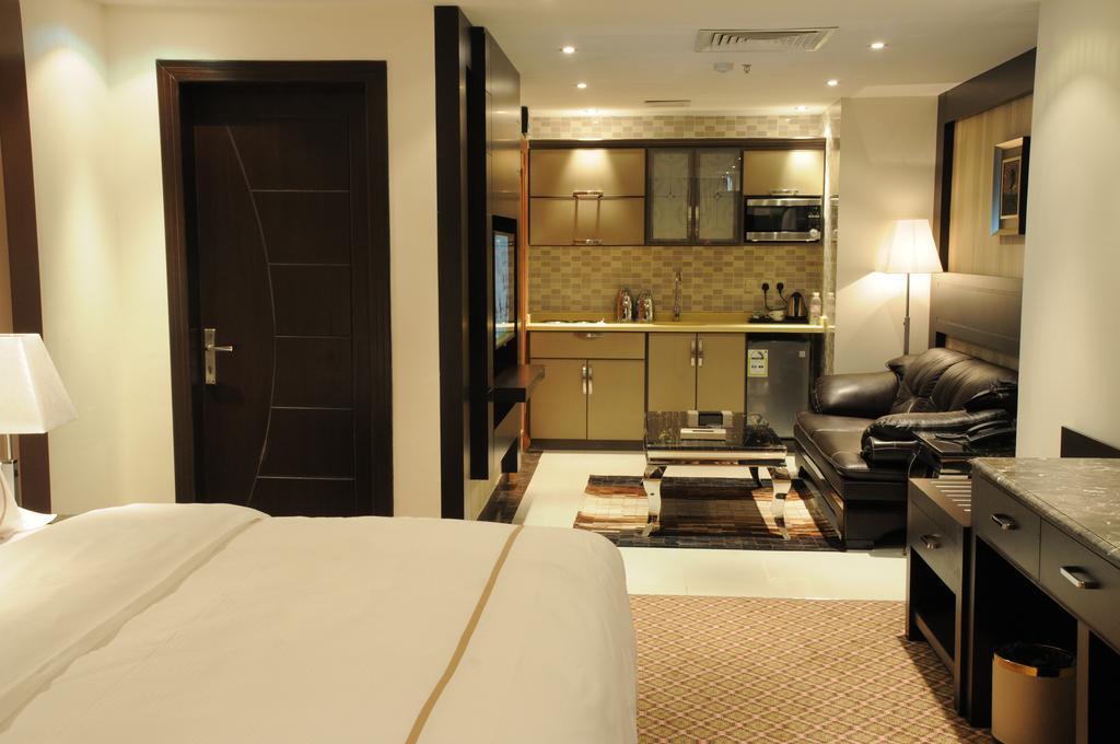 Al Yamama Palace Hotel Suites Riade Quarto foto