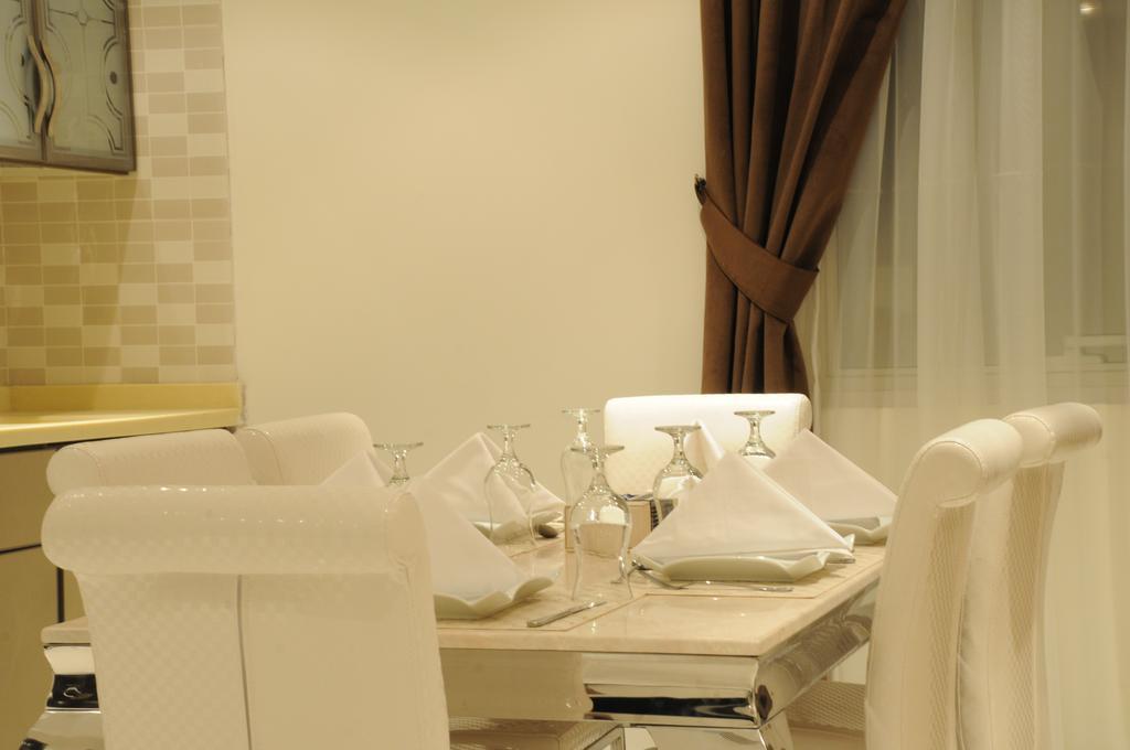 Al Yamama Palace Hotel Suites Riade Quarto foto