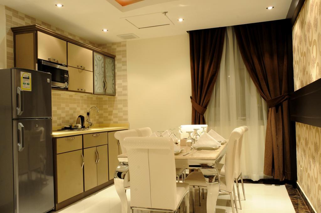 Al Yamama Palace Hotel Suites Riade Quarto foto