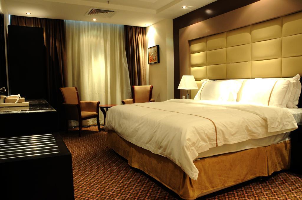 Al Yamama Palace Hotel Suites Riade Quarto foto